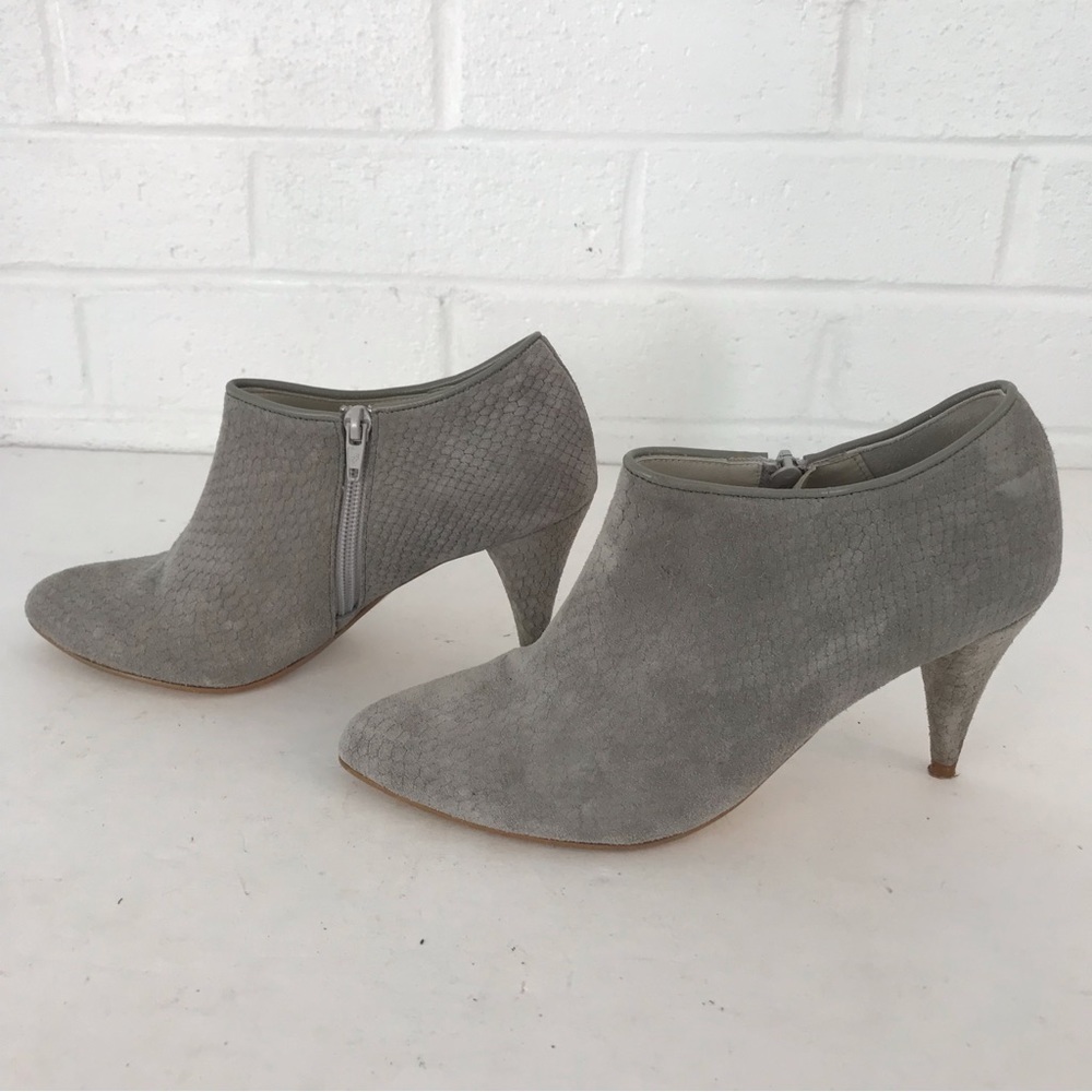 Marta Johnson Women Gray Suede Zip Sudes Pointy Toe 2 1/2” Heels Booties Sz 8